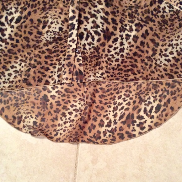 💜BOGO SALE💜 High Low buttondown semi shear top - Picture 3 of 3